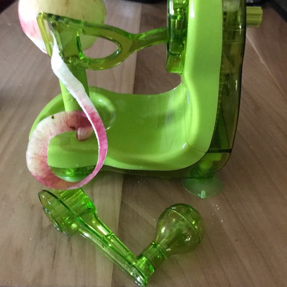 Apple peeler 🍎 - Picture 7 of 12